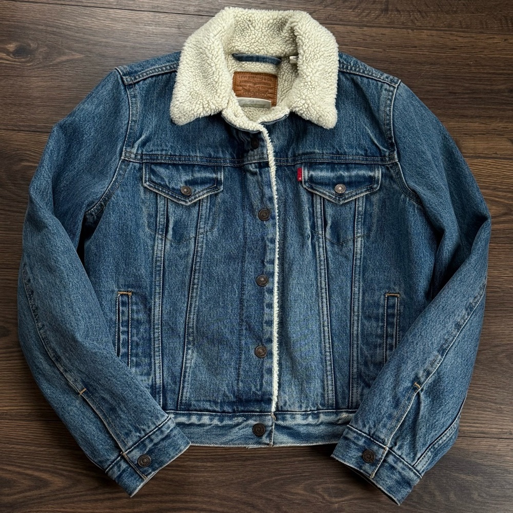 Women’s Levi’s Sherpa Lined Denim Trucker Jacket Medium